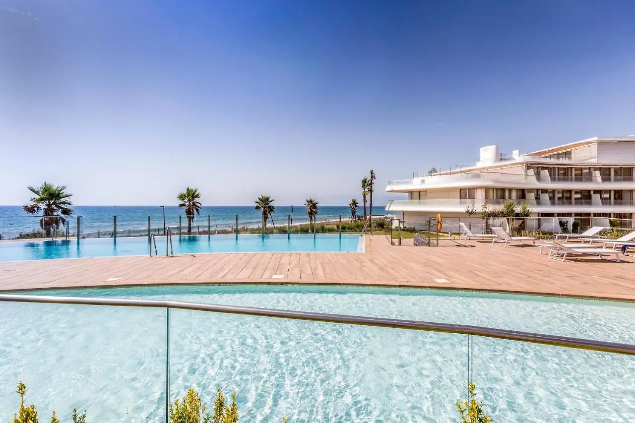 The Edge Front Line Beach Luxury And Spa Εστεπόνα
