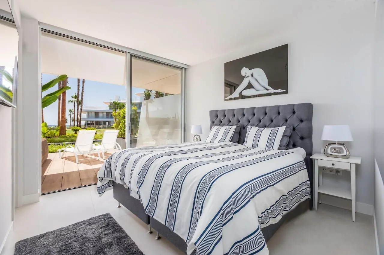 The Edge Front Line Beach Luxury And Spa Εστεπόνα